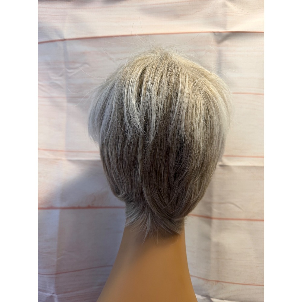 White light brown pixie wig - Picture 3 of 5